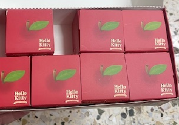 HELLO KITTY MINI BOX BIG APPLE-ΣΤΑΝΤ 8 τεμ.